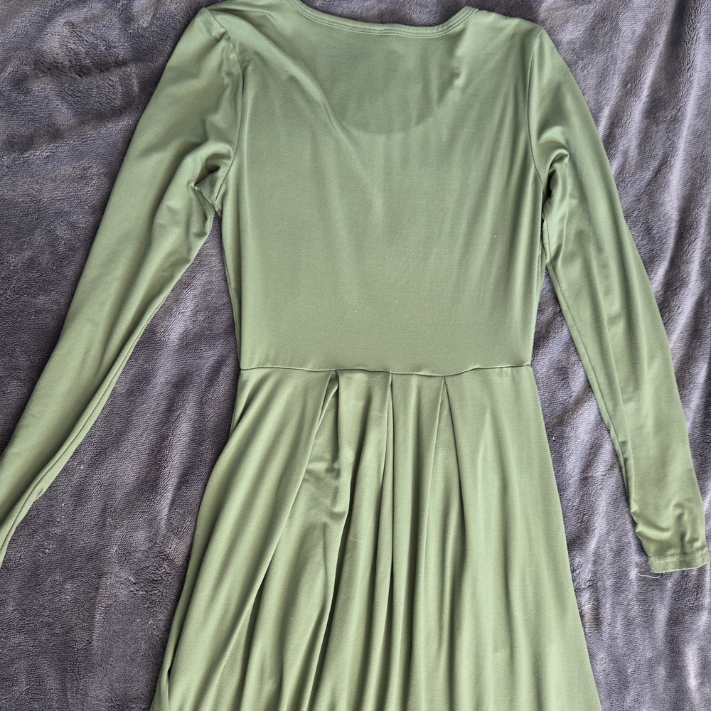 ☀️ 3/$15 - Green Long Sleeve Dress - Picture 4 of 6